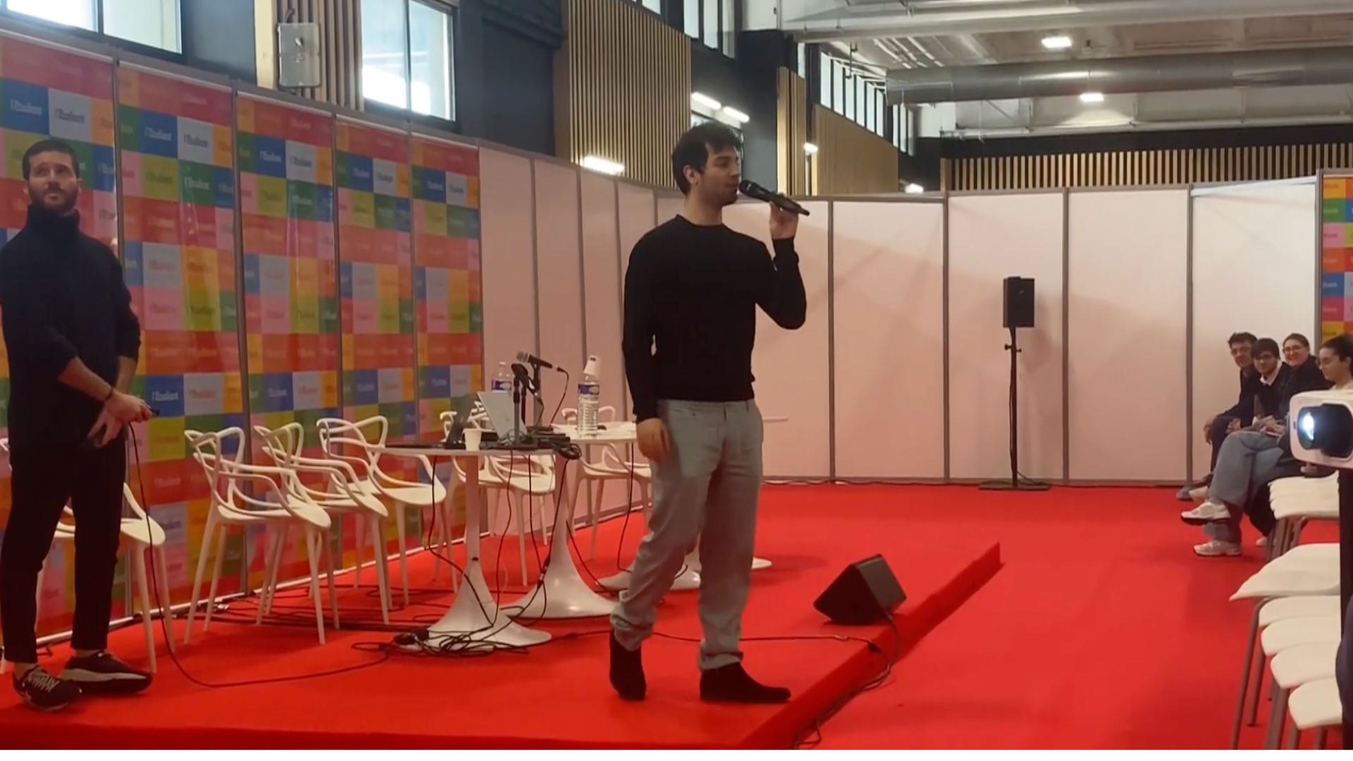 Florian Manicardi animant une conférence chez l'Etudiant